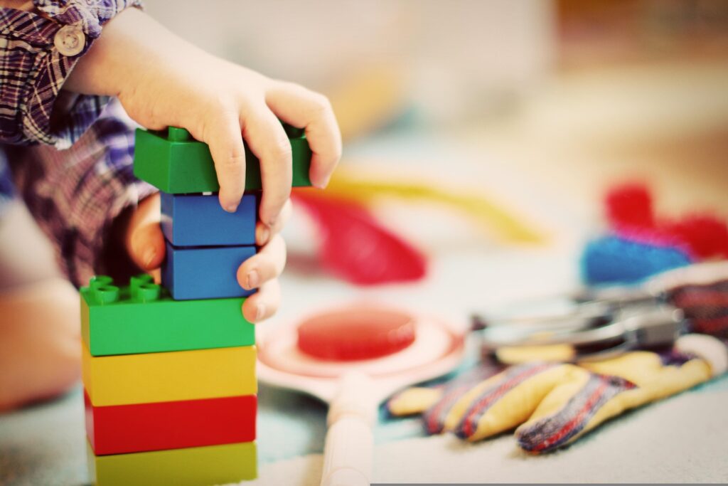 Une activité de construction qui stimule l’imagination et la créativité des enfants.